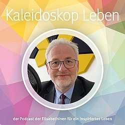 Podcast-Cover mit Dr. Adi Trawöger